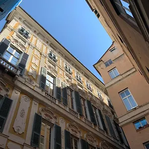 House Pellicceria By World Genova